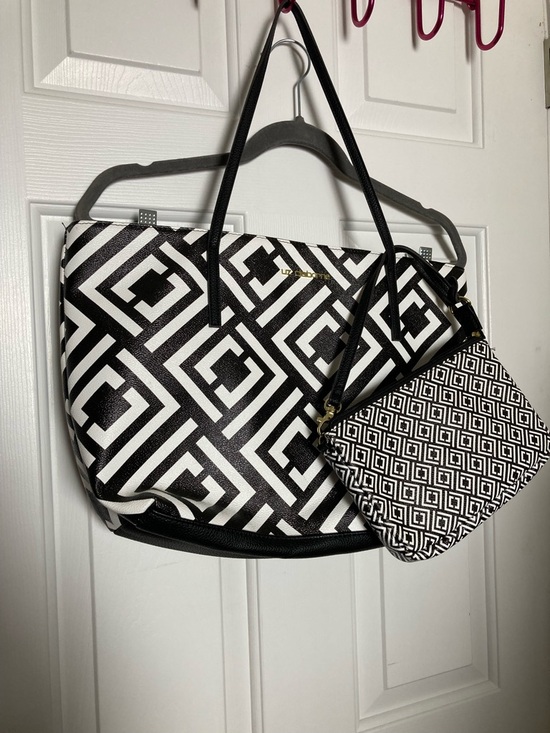 Liz Claiborne Handbags - Liz Claiborne Black and White Geometric Tote with Matching Pouch
